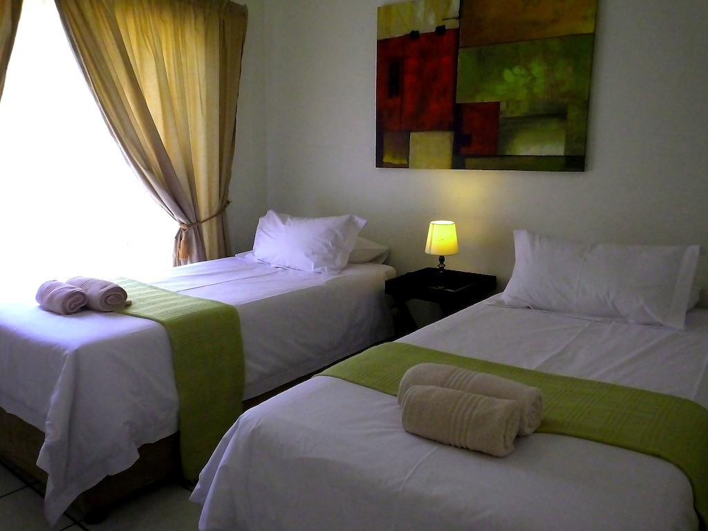 Sunshine Self Catering Apartment Mbombela Room photo