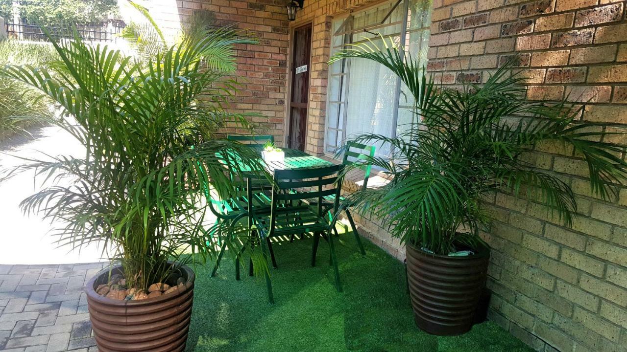 Sunshine Self Catering Apartment Mbombela Exterior photo